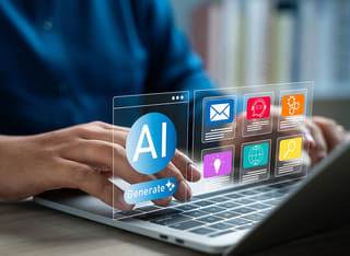 Un investitor nou în criptomonede învață noțiunile de bază ale tranzacționării automate cu IA