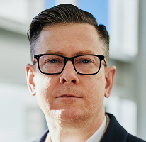 Portret al CEO-ului Alexander Hughes, director executiv al unei companii de tranzacționare crypto